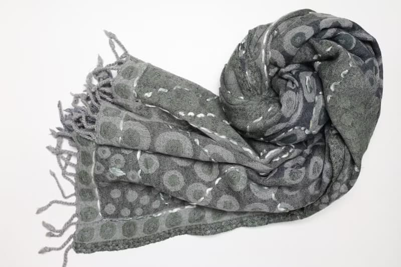 【聖誕禮物】喀什米爾水煮羊毛手工刺繡圍巾披肩軍綠深藍波點點