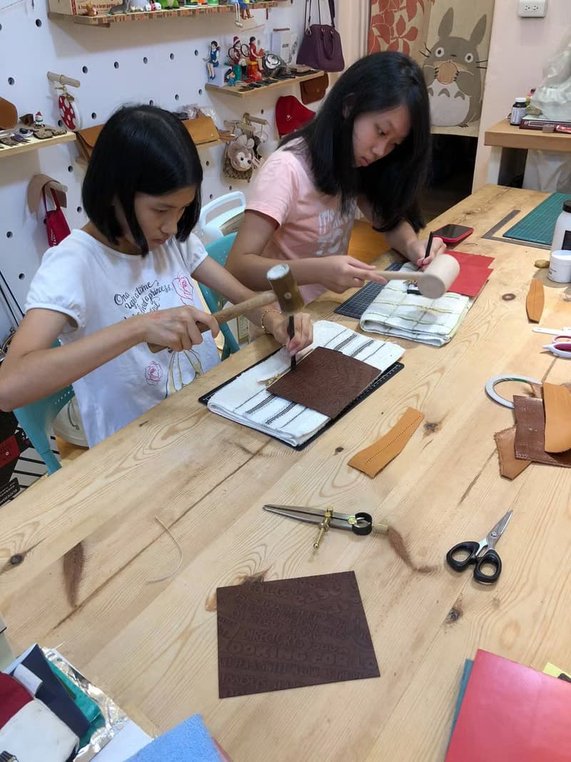 【體驗】【皮件手作】三角QQ折疊拉鍊可愛萬用包 聖誕節 一人成團