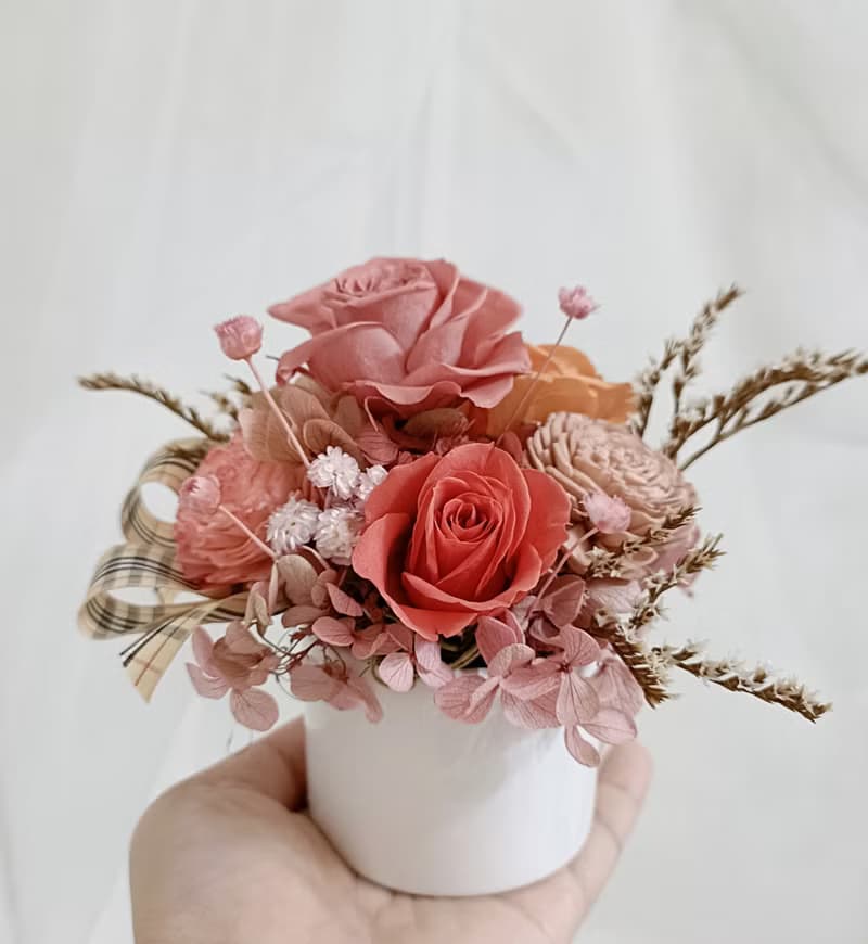 英倫玫瑰永生盆花 結婚捧花謝師生日情人節禮物七夕情人節花束中