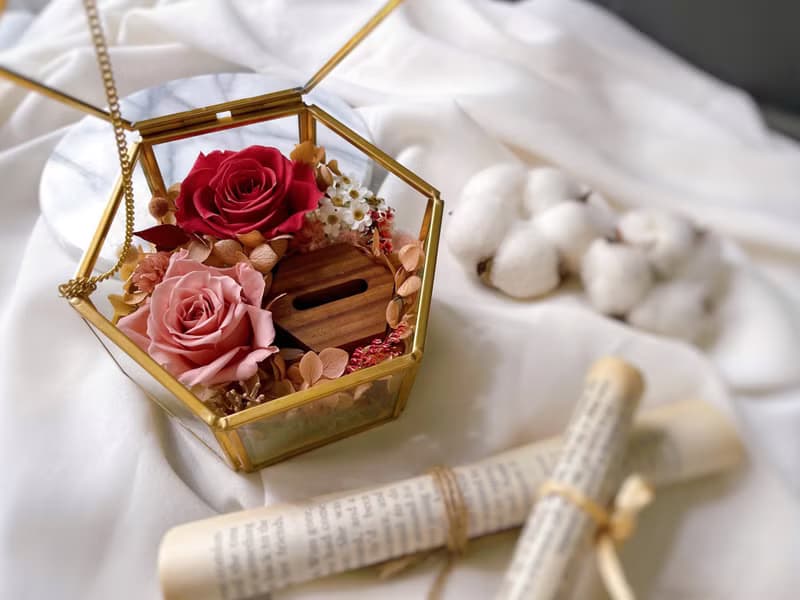 Miss。花謎 【永恆之愛】六角花盒 戒盒 婚禮 永生花香水