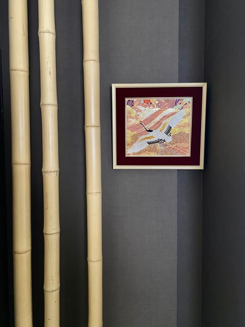 きものからつくるアートパネル　035　縁起物　壁掛け　絵画　1点もの　金糸　鶴