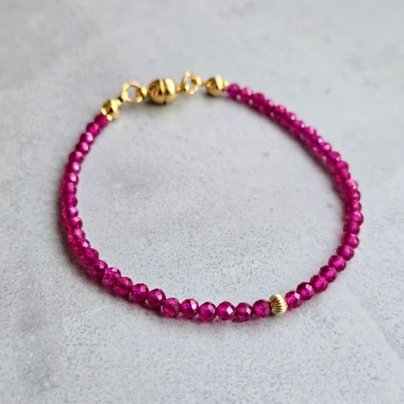 【日本製】人工ルビー ブレスレット – 高透明度・マグネット留め具 / 金属アレルギー対応