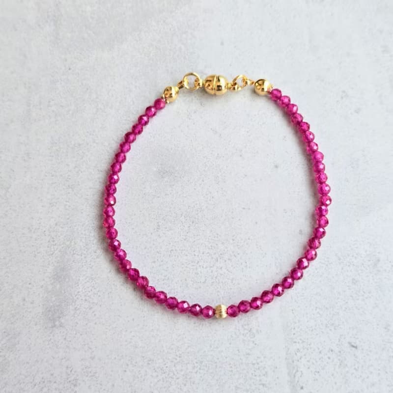 【日本製】人工ルビー ブレスレット – 高透明度・マグネット留め具 / 金属アレルギー対応