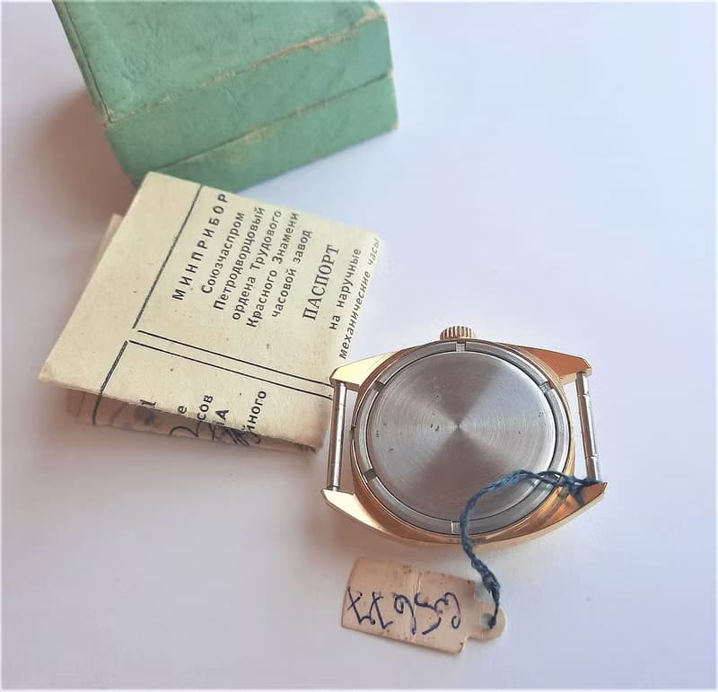 Red dial mechanical Soviet watch Raketa 2609.HA wind up mens watch 1977 vintage