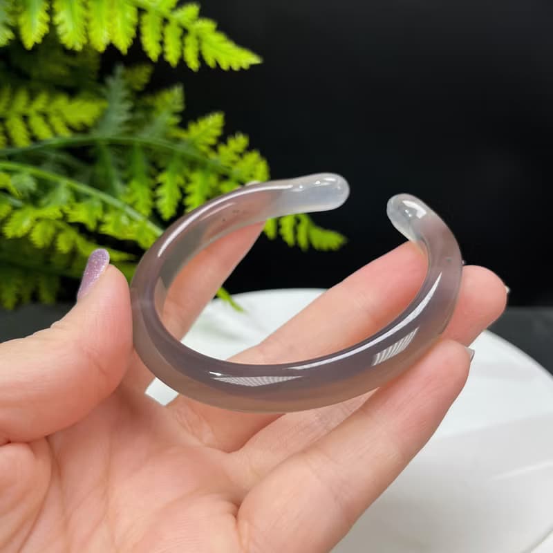 灰色開口瑪瑙手鐲 59MM 冰潤起光雕刻貓爪玉髓手環 清新細膩百搭