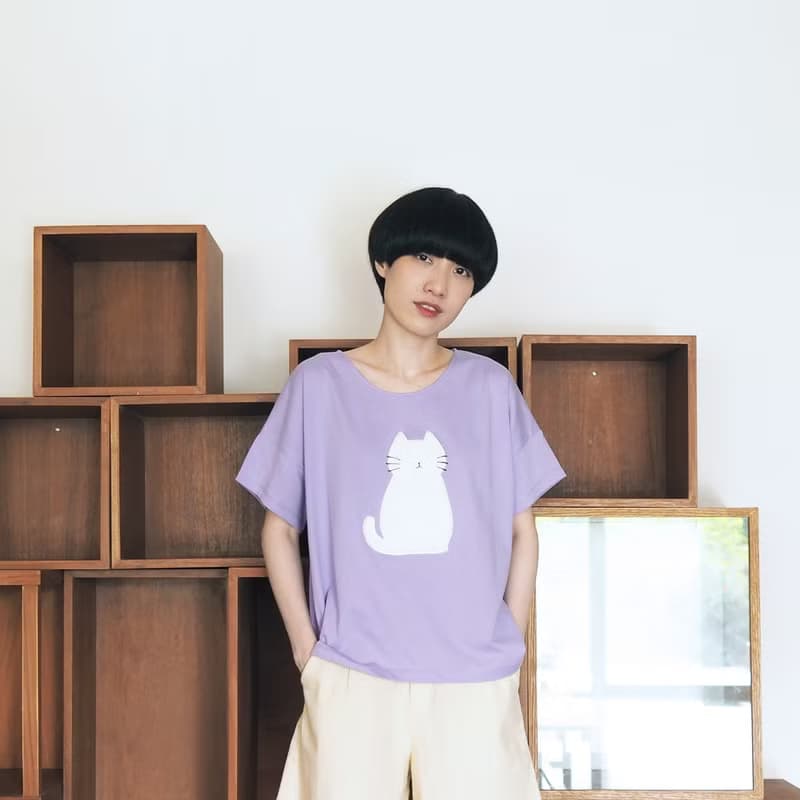 fluffy cat t-shirt : purple