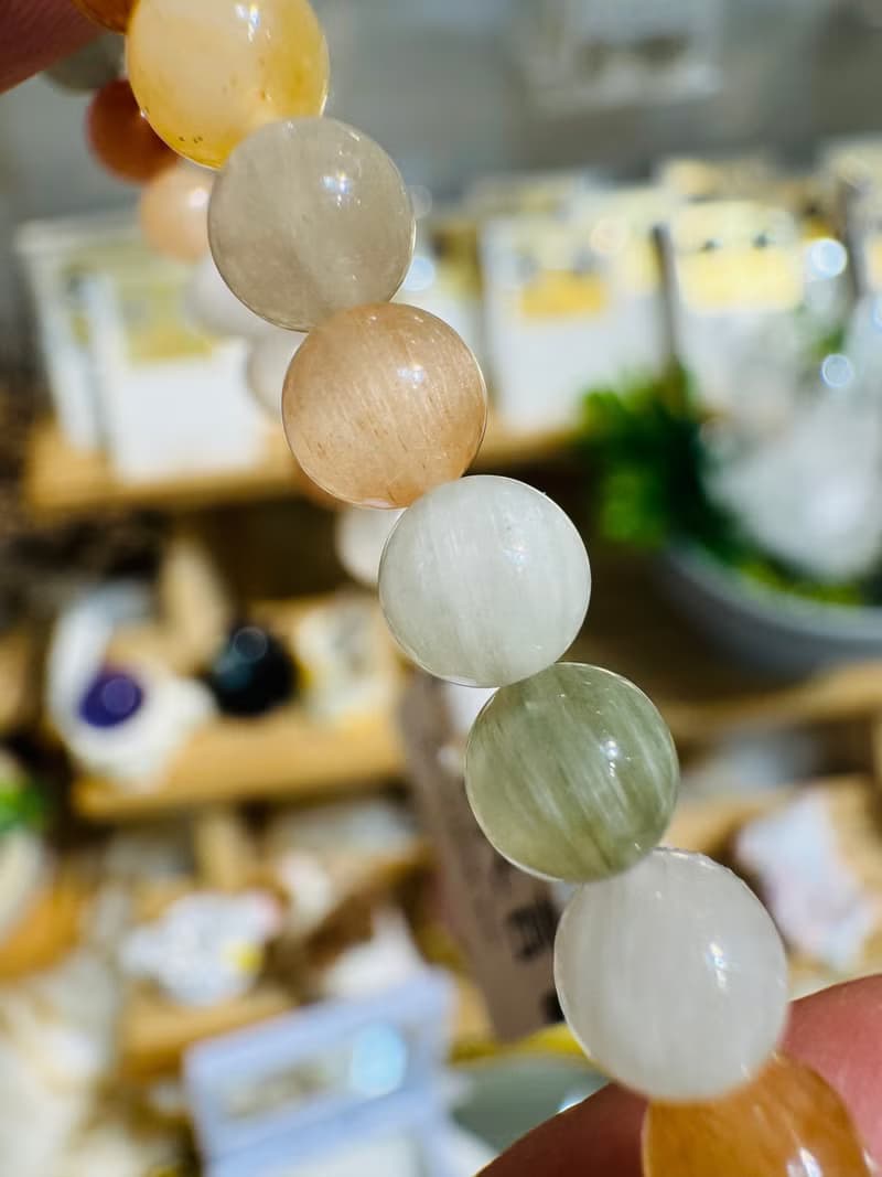 畢業級貓眼濃色彩兔毛水晶4.6-5mm6.68g滿順帶稀有灰兔毛