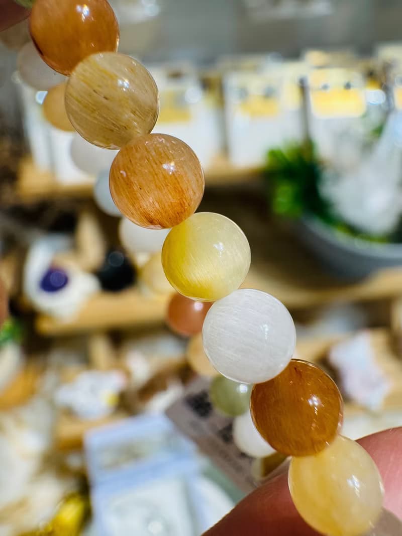 畢業級貓眼濃色彩兔毛水晶4.6-5mm6.68g滿順帶稀有灰兔毛