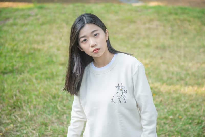 手持紅蘿蔔的動物 OVERSIZE 中性純棉圓領大學 T