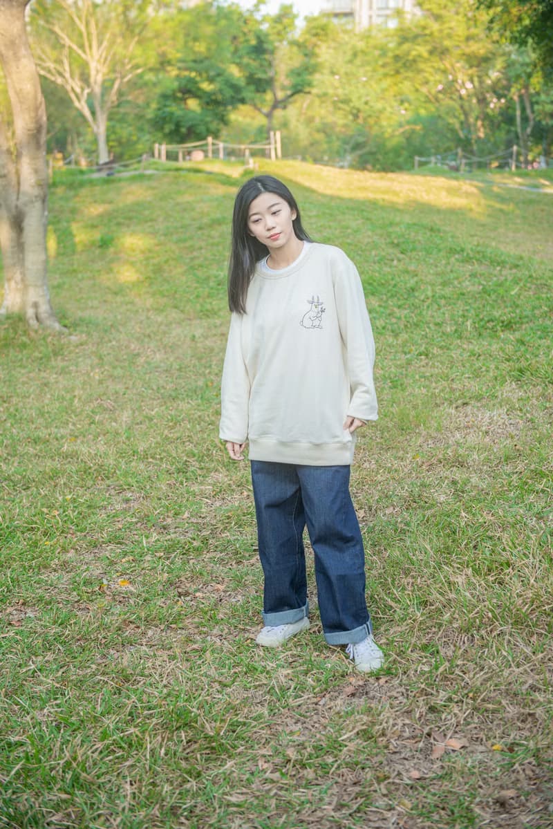 手持紅蘿蔔的動物 OVERSIZE 中性純棉圓領大學 T