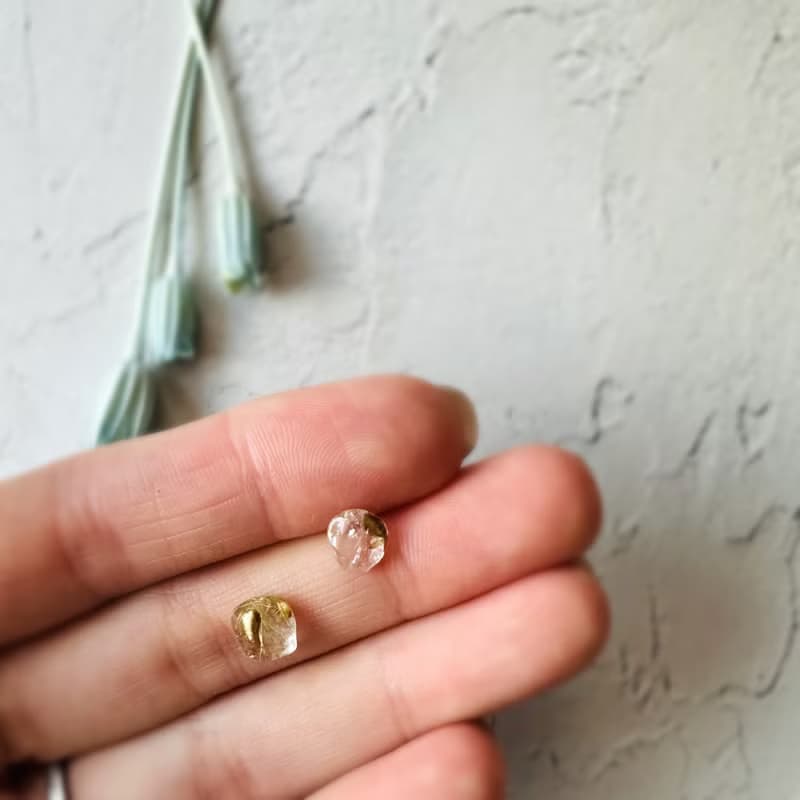 ゴールドルチルクォーツ 天然石 金継ぎ ピアス ノンホールピアス イヤリング ゴールド 金 透明 クリア 小ぶり 小さい シンプル ギフト プレゼント 贈り物