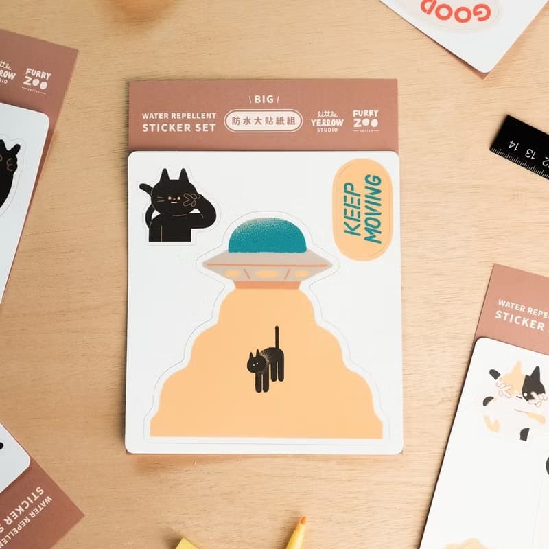 Furry Zoo 防水 大貼紙組 行李貼 防水耐曬 - 飛碟黑貓