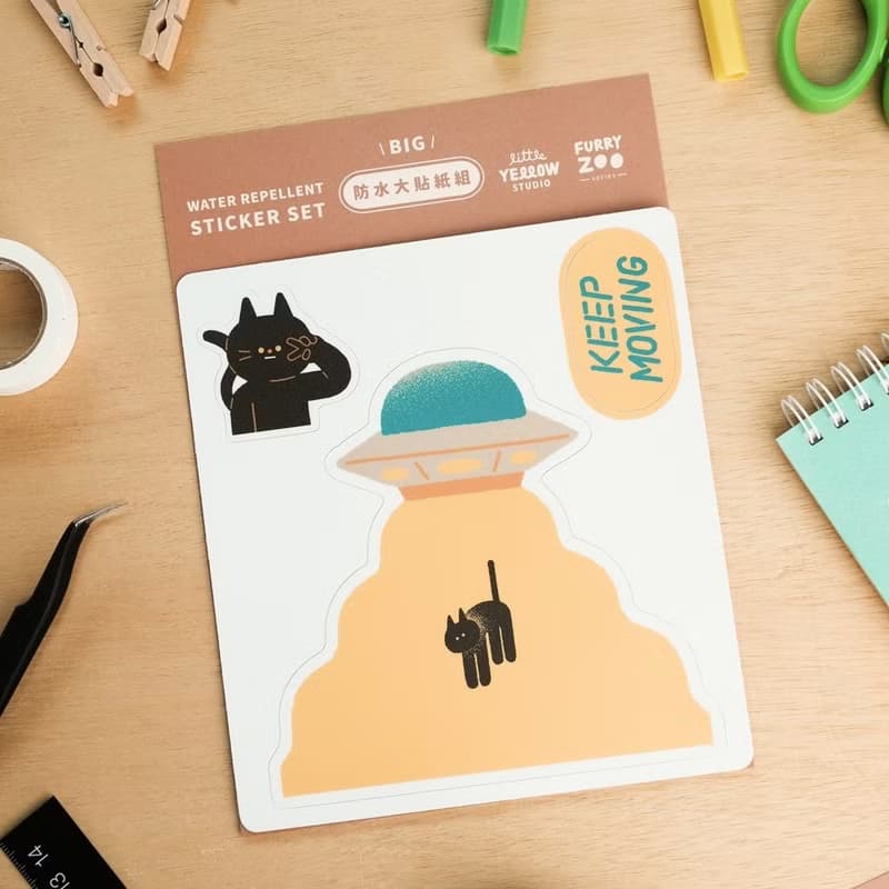 Furry Zoo 防水 大貼紙組 行李貼 防水耐曬 - 飛碟黑貓