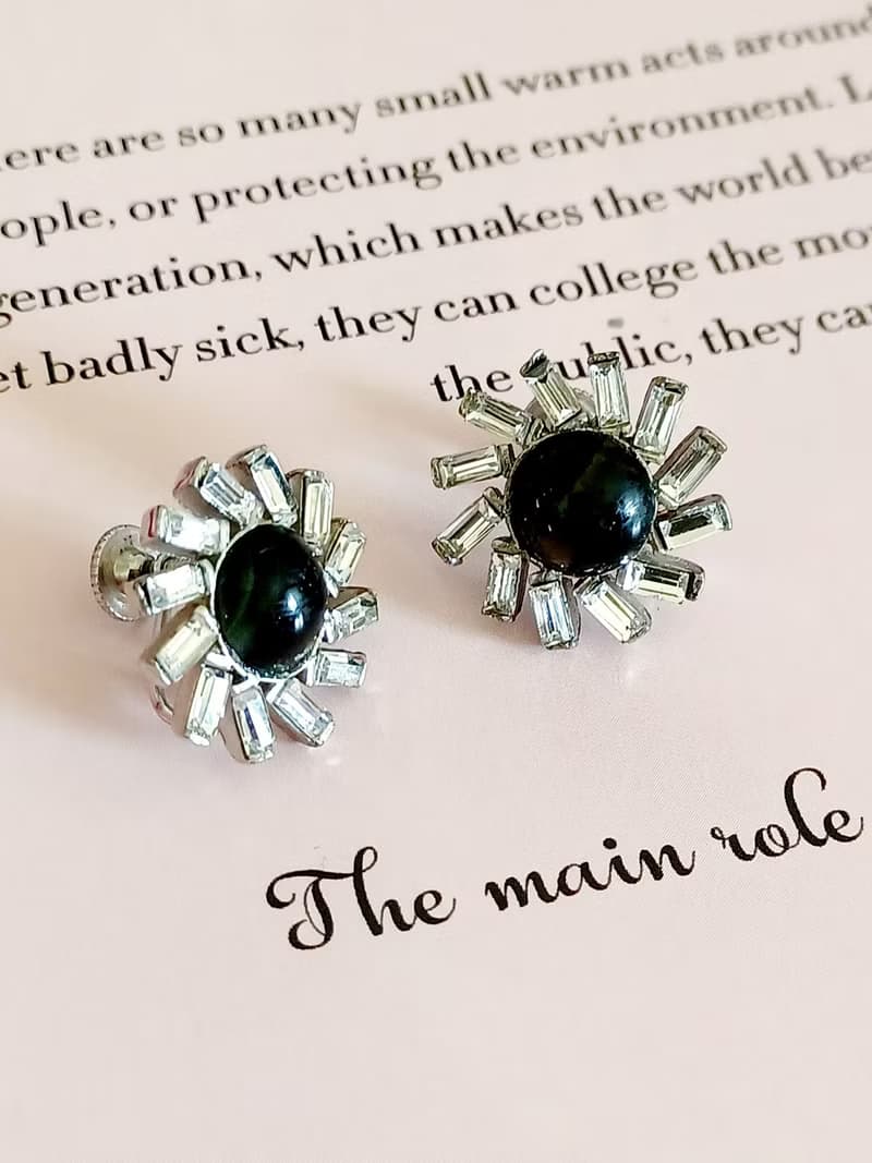 vintage jewelry  MARVELLA  萊茵花卉 夾式耳環 780元