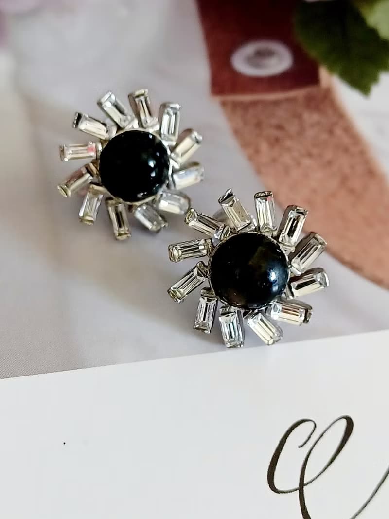vintage jewelry  MARVELLA  萊茵花卉 夾式耳環 780元