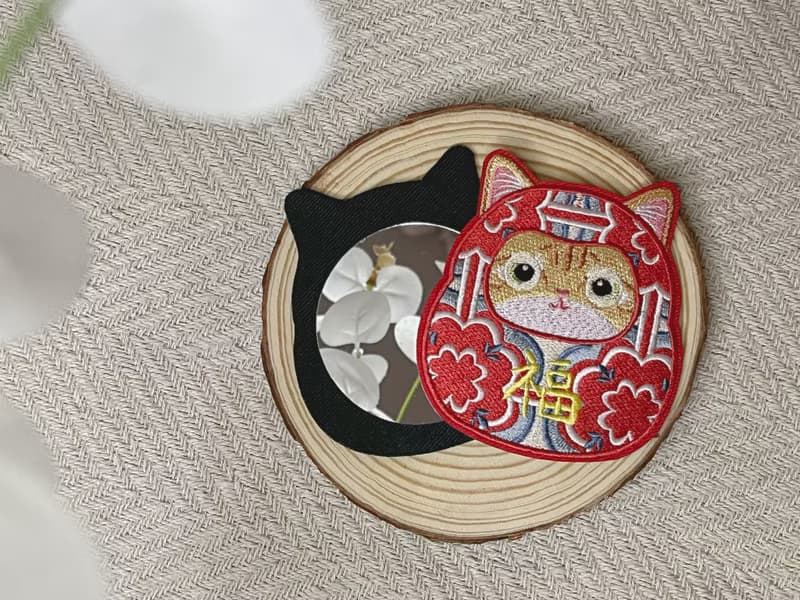 橘貓 刺繡 隨身鏡/燙貼/別針 | 達摩 招財貓 電繡 布貼