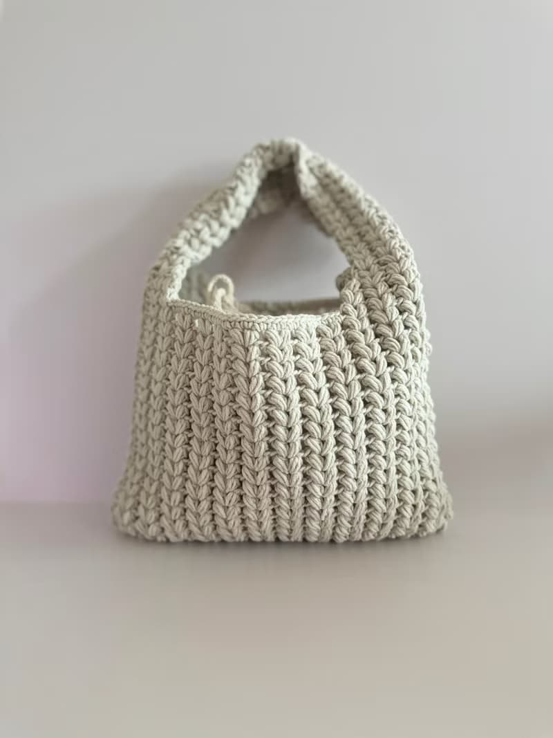 鈎織立體圖案側孭托特包