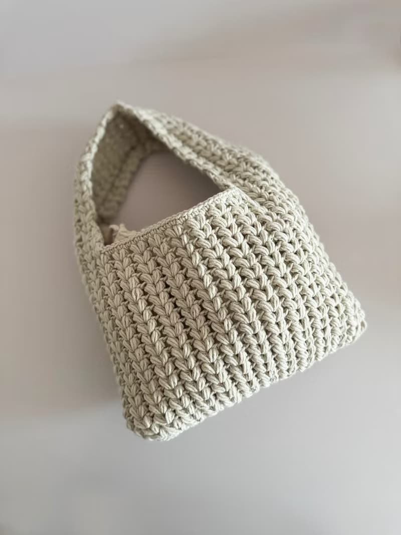 鈎織立體圖案側孭托特包