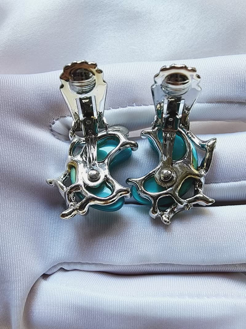 美國西洋古董飾品 /銀色線紋波浪半弦海藍Lucite夾式耳環/復古