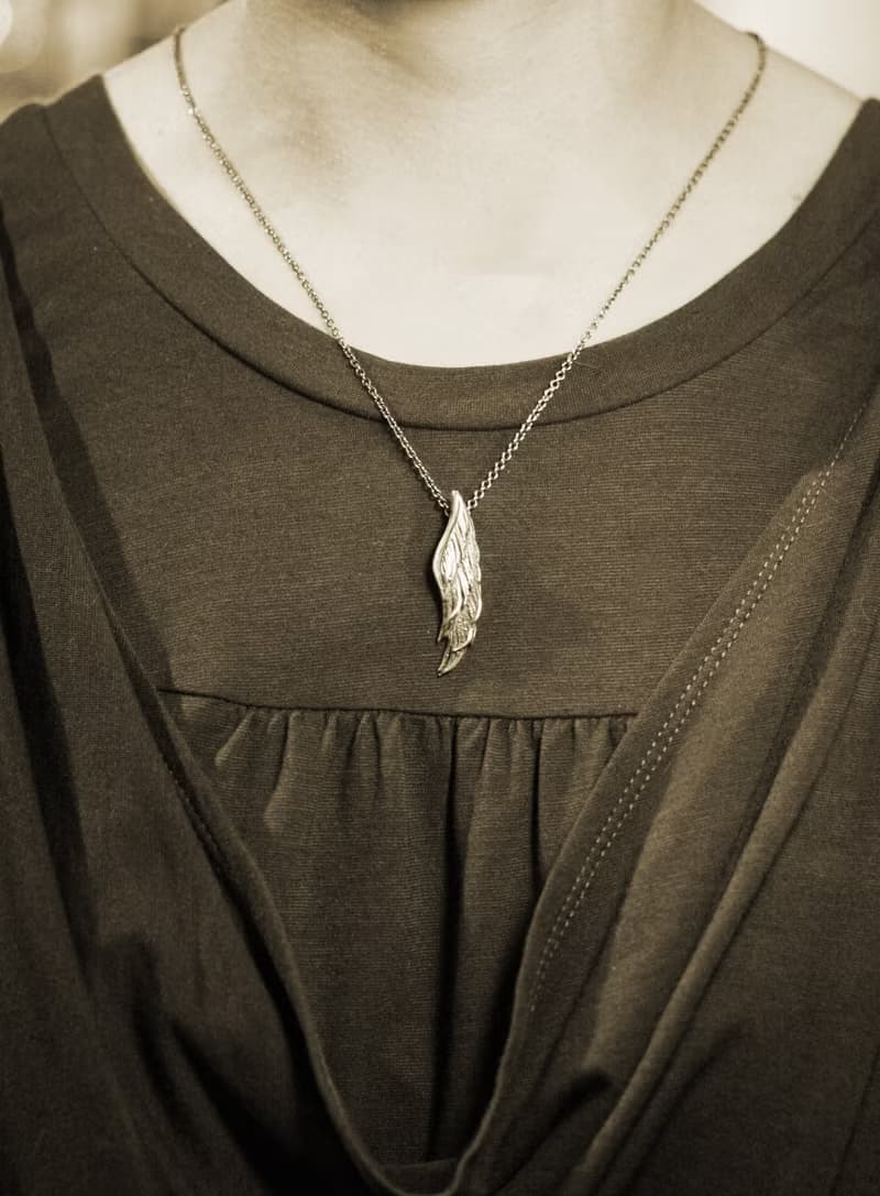 直大翅膀項鍊