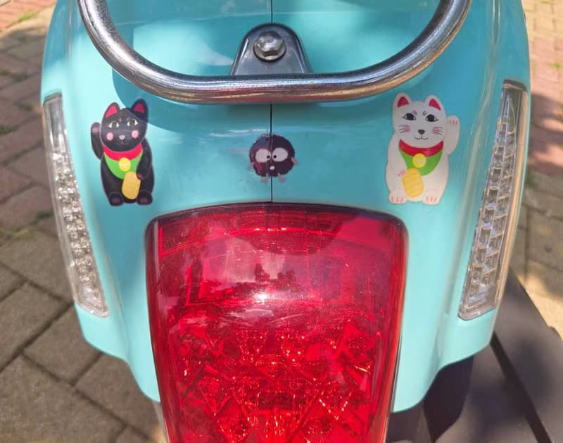 療癒トトロ 招財貓 車貼 文具 筆電 手機殼 行李箱 水壺 鐵盒貼紙