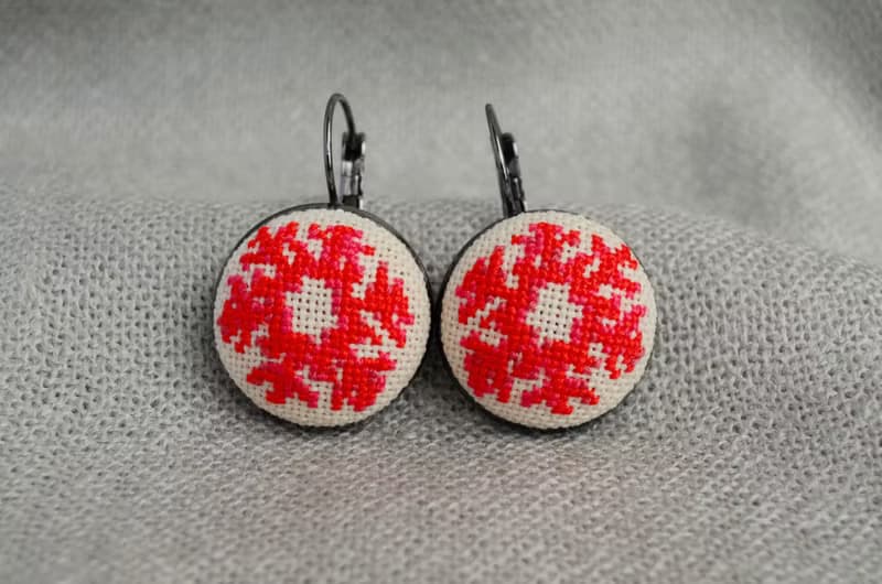 紅色雪花刺繡耳環十字繡首飾手工製作的送給女朋友的聖誕禮物