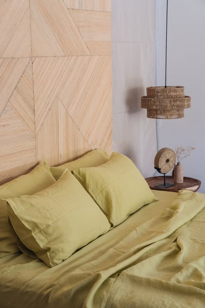 Chartreuse yellow linen fitted sheet / Softened linen bed sheet / Deep pocket