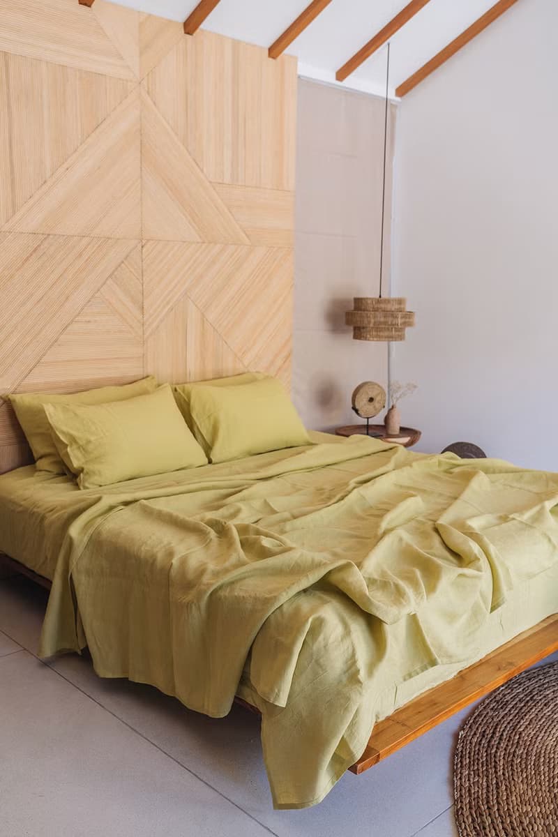 Chartreuse yellow linen fitted sheet / Softened linen bed sheet / Deep pocket