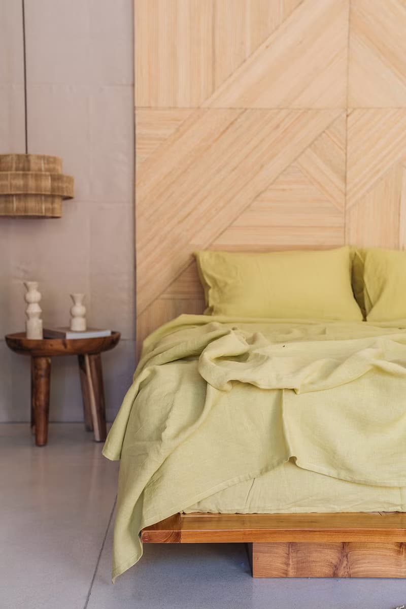 Chartreuse yellow linen fitted sheet / Softened linen bed sheet / Deep pocket