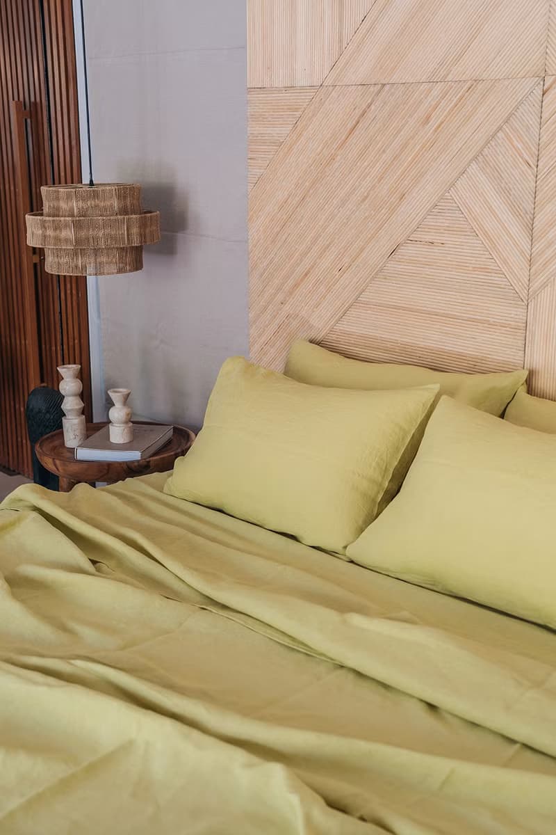 Chartreuse yellow linen fitted sheet / Softened linen bed sheet / Deep pocket