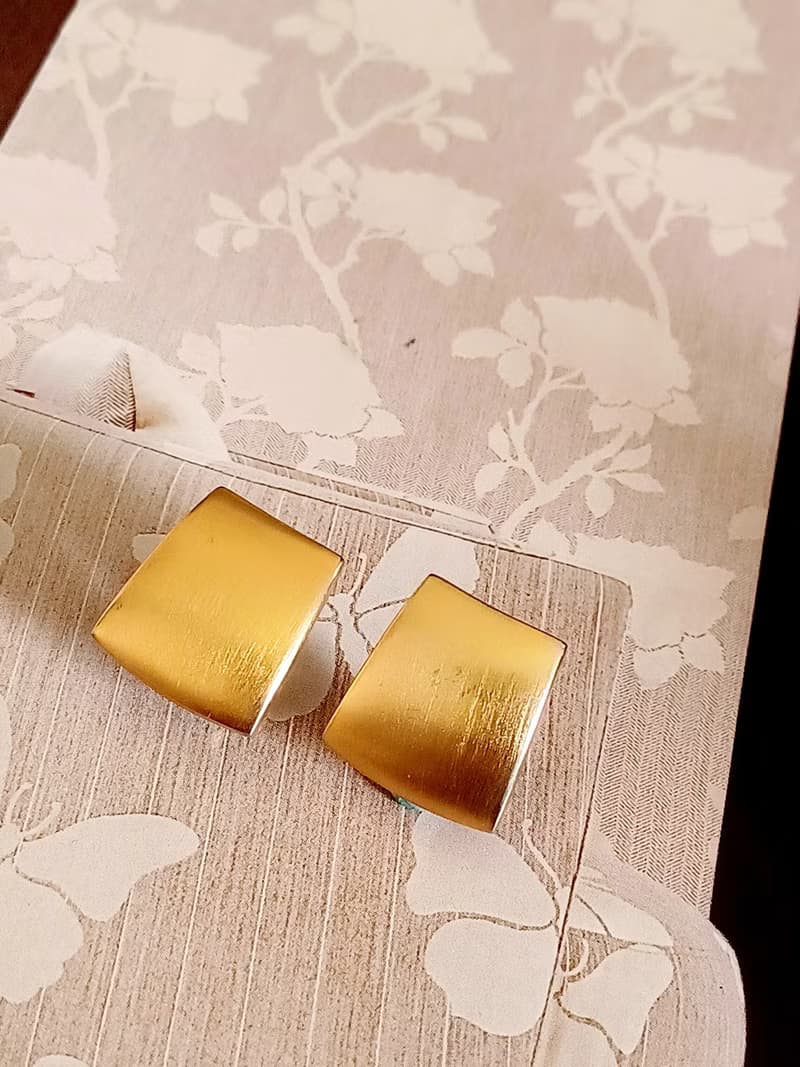 vintage jewelry  簡約刷金紋梯形 夾式耳環