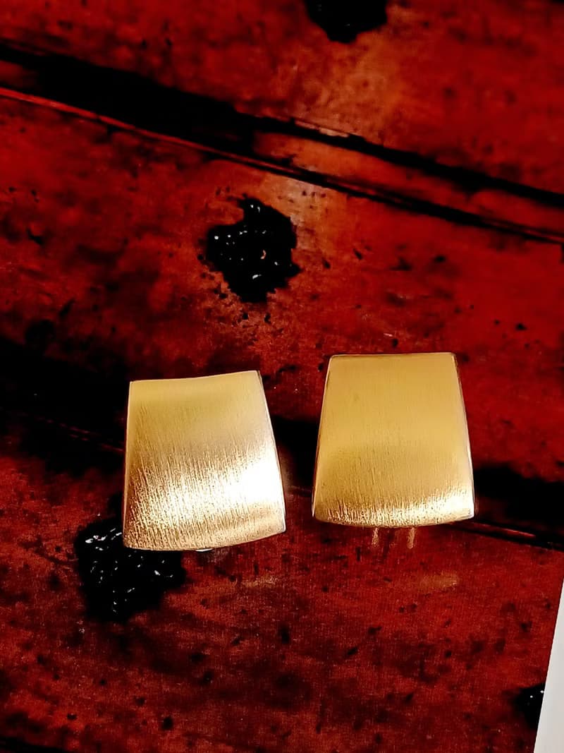 vintage jewelry  簡約刷金紋梯形 夾式耳環