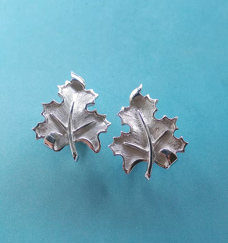 Vintage Jewelry 西洋古董飾品 TRIFARI 銀色調 葉子 夾式耳環