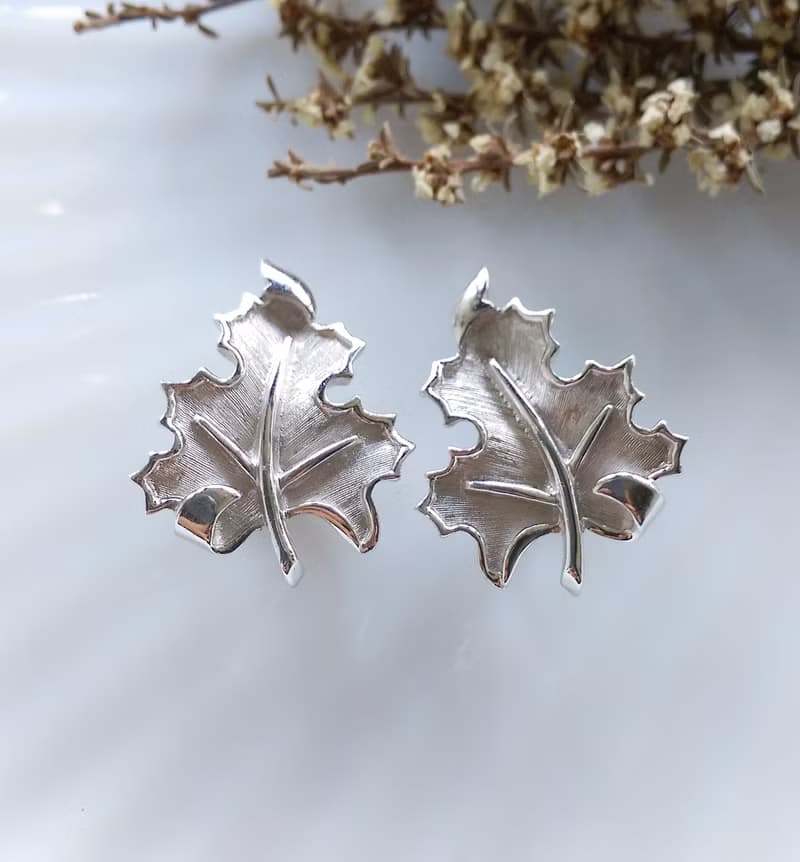 Vintage Jewelry 西洋古董飾品 TRIFARI 銀色調 葉子 夾式耳環