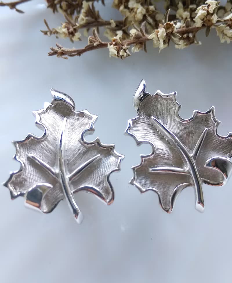 Vintage Jewelry 西洋古董飾品 TRIFARI 銀色調 葉子 夾式耳環