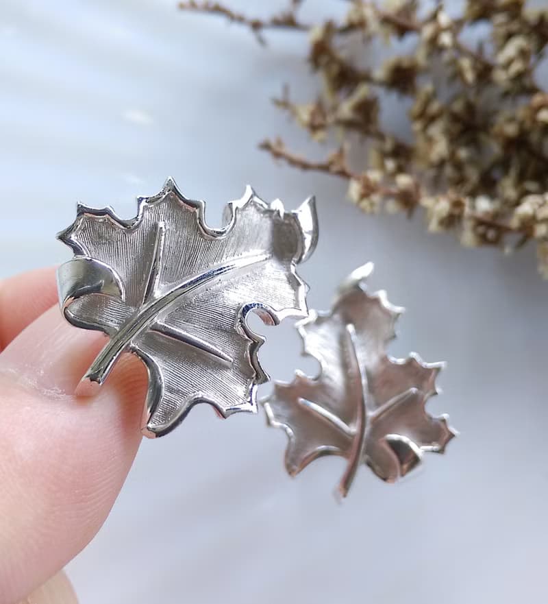 Vintage Jewelry 西洋古董飾品 TRIFARI 銀色調 葉子 夾式耳環
