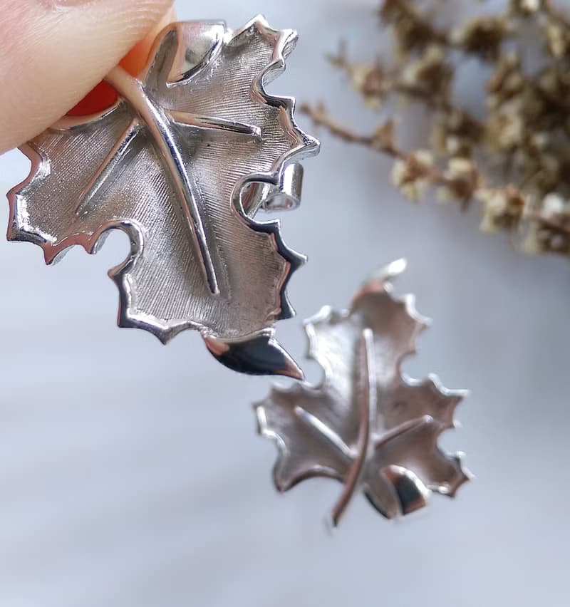 Vintage Jewelry 西洋古董飾品 TRIFARI 銀色調 葉子 夾式耳環