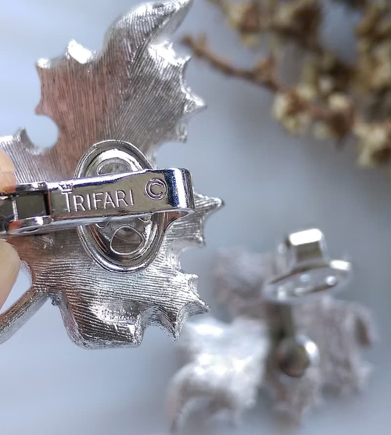 Vintage Jewelry 西洋古董飾品 TRIFARI 銀色調 葉子 夾式耳環