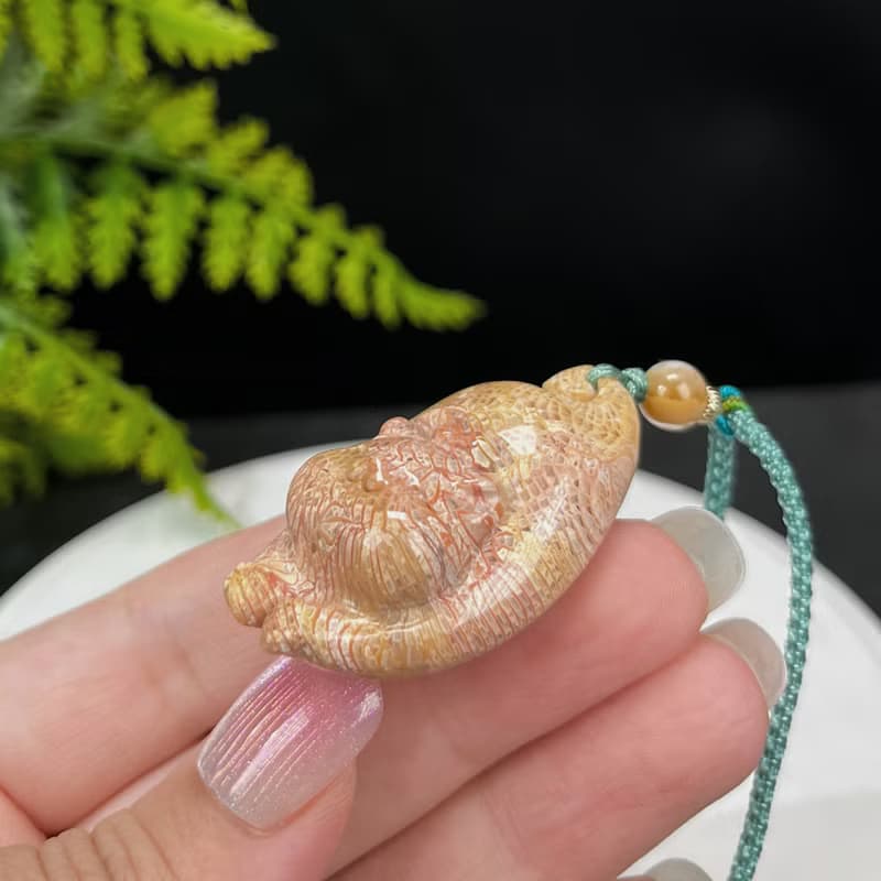 精品天然可愛胖貓咪黃珊瑚玉吊墜冰潤結晶萬花筒鳳尾紋菊花玉項錬