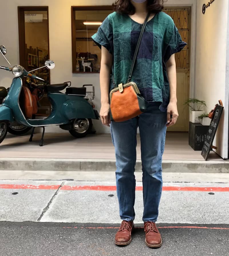 復古口金斜背包 Color :  焦糖綠 植鞣牛革製