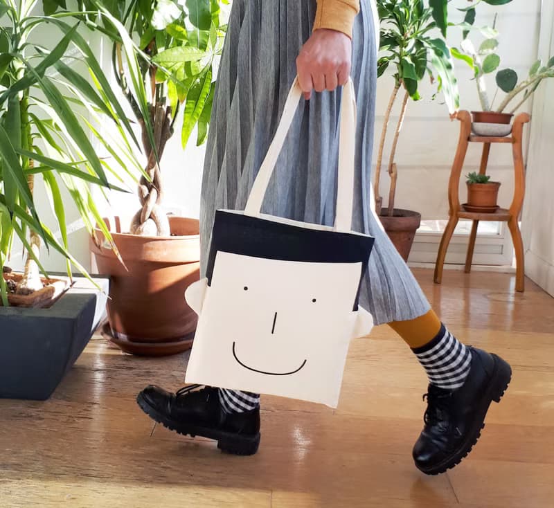 Fun tote bag with smiling face made of 100% cotton fabric