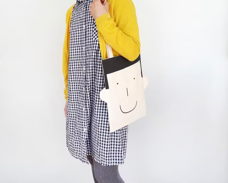 Fun tote bag with smiling face made of 100% cotton fabric