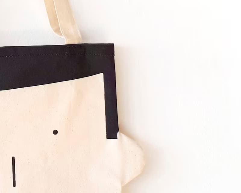 Fun tote bag with smiling face made of 100% cotton fabric