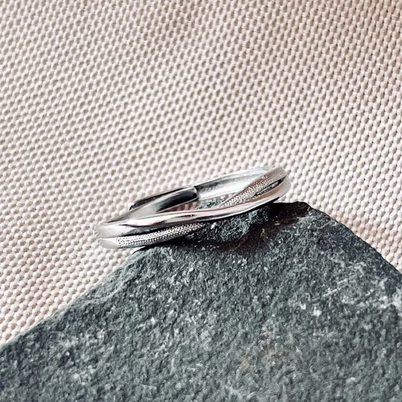 交織925純銀戒指(鑽沙亮面) 活動圍 舒適配戴