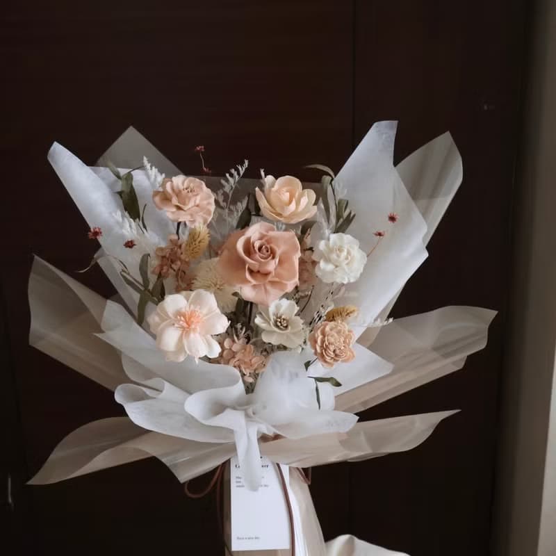 杏仁奶茶色 情人節玫瑰花束 擴香花束 生日 週年禮物