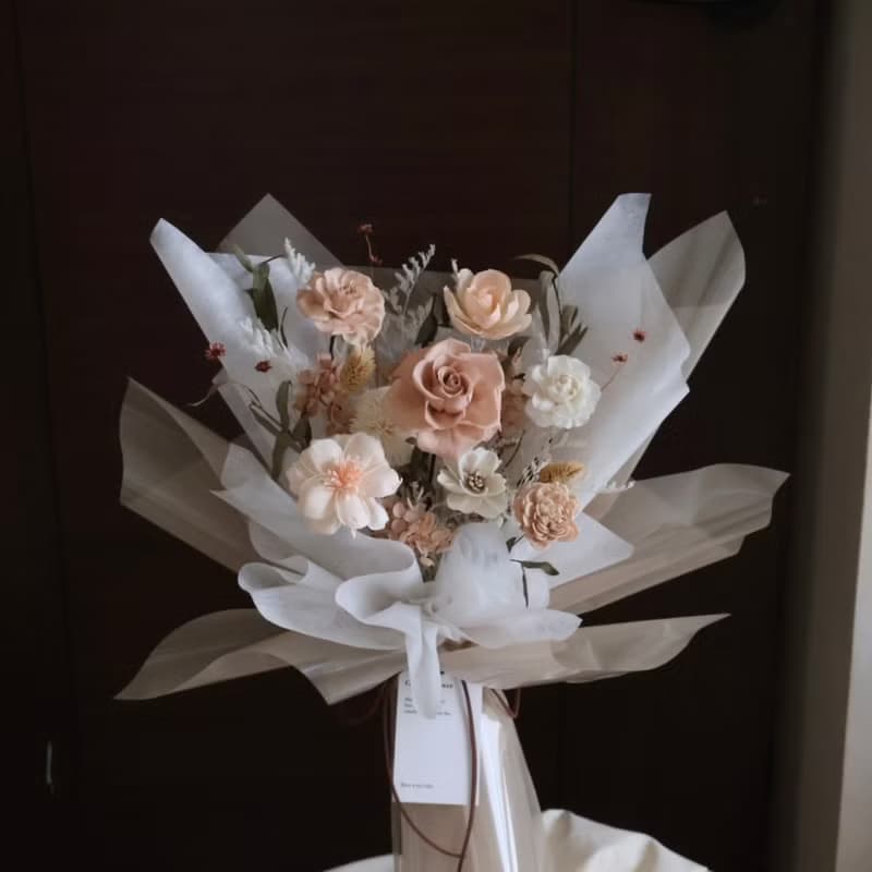 杏仁奶茶色 情人節玫瑰花束 擴香花束 生日 週年禮物