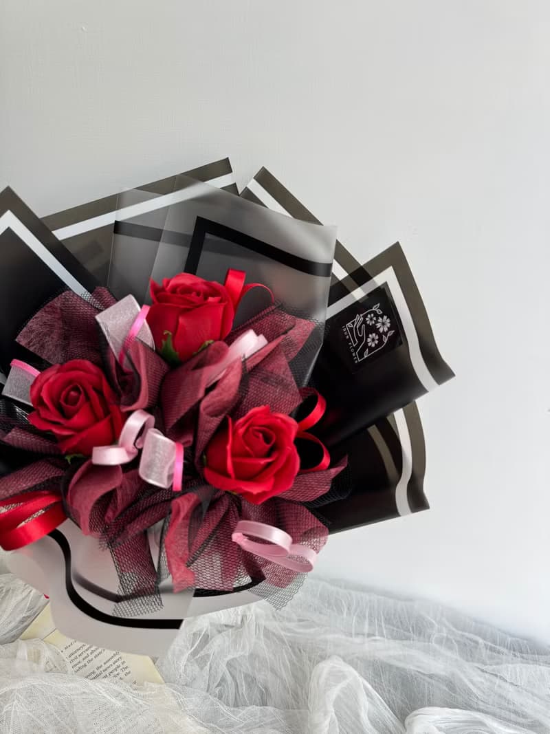 伊登花室 紅玫瑰 皂花 織布紗手拿花束 單束販售