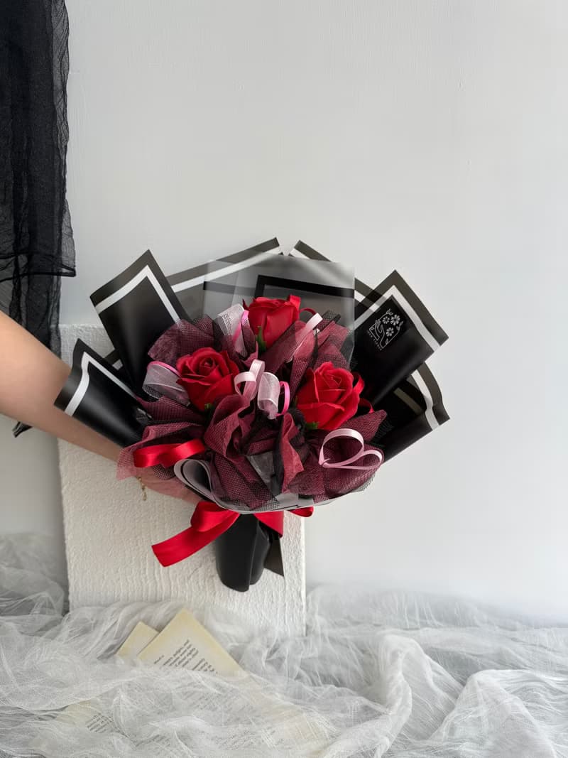伊登花室 紅玫瑰 皂花 織布紗手拿花束 單束販售
