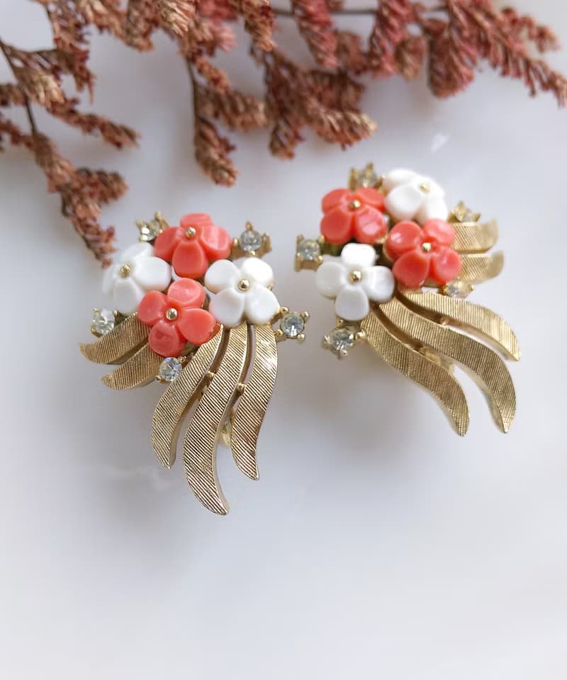 Vintage Jewelry 西洋古董飾品 TRIFARI 雙色花簇 夾式耳環