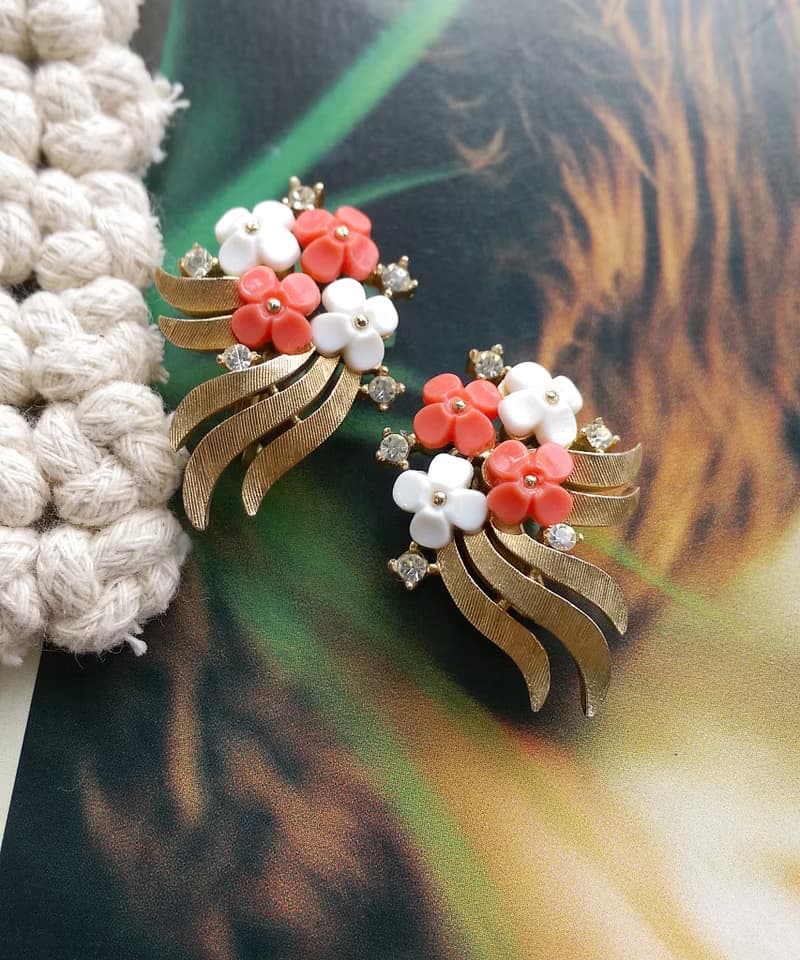 Vintage Jewelry 西洋古董飾品 TRIFARI 雙色花簇 夾式耳環